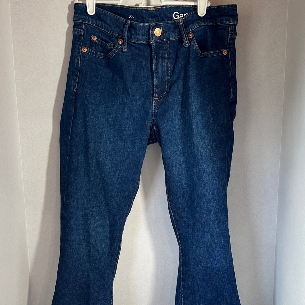 Gap crop kick blue jeans size 27regular